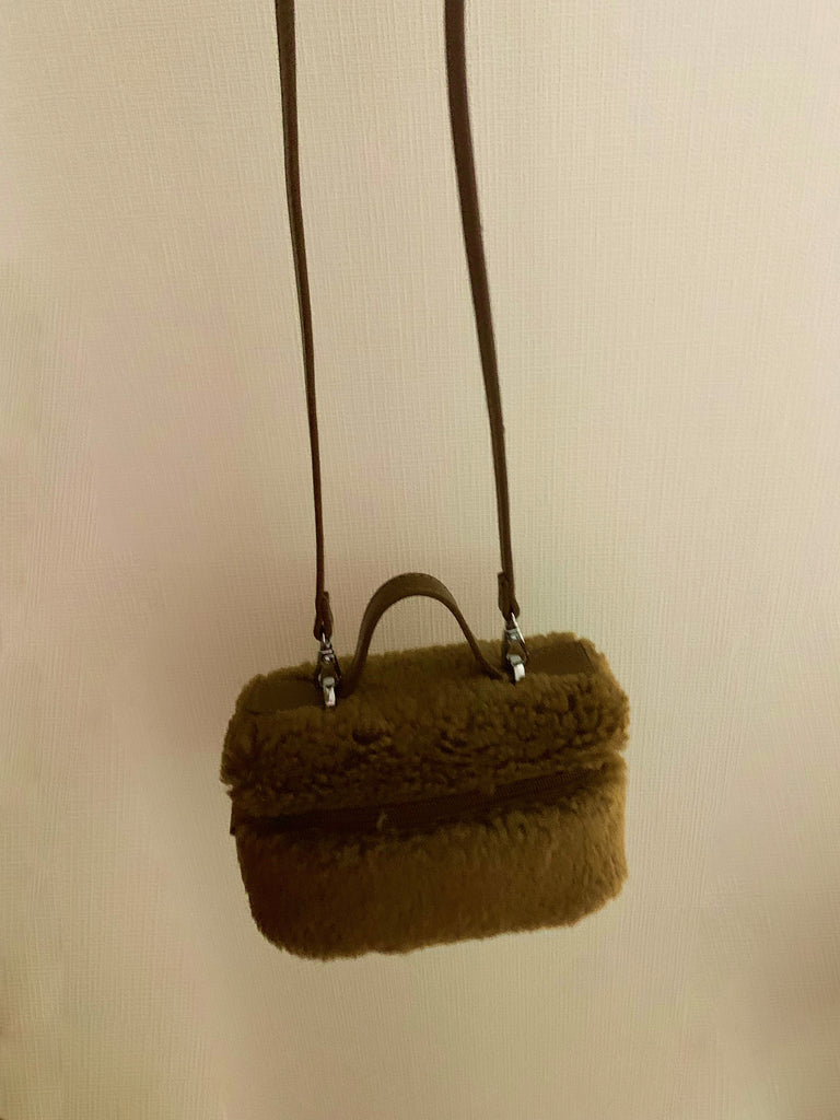 【2つのストーン付き】【リッチマネー】ふわふわソフトミニバッグ (Brown)*