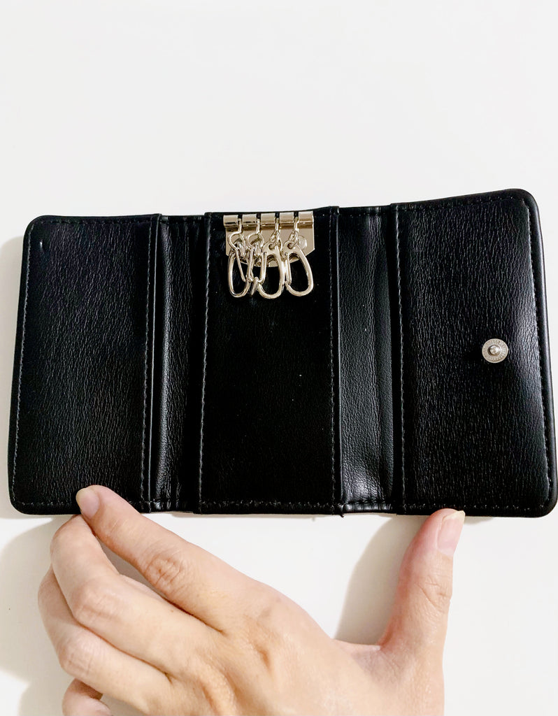 【代引き・コンビニ購入不可】【大きな金運を呼び込む】黒字のキーケース*