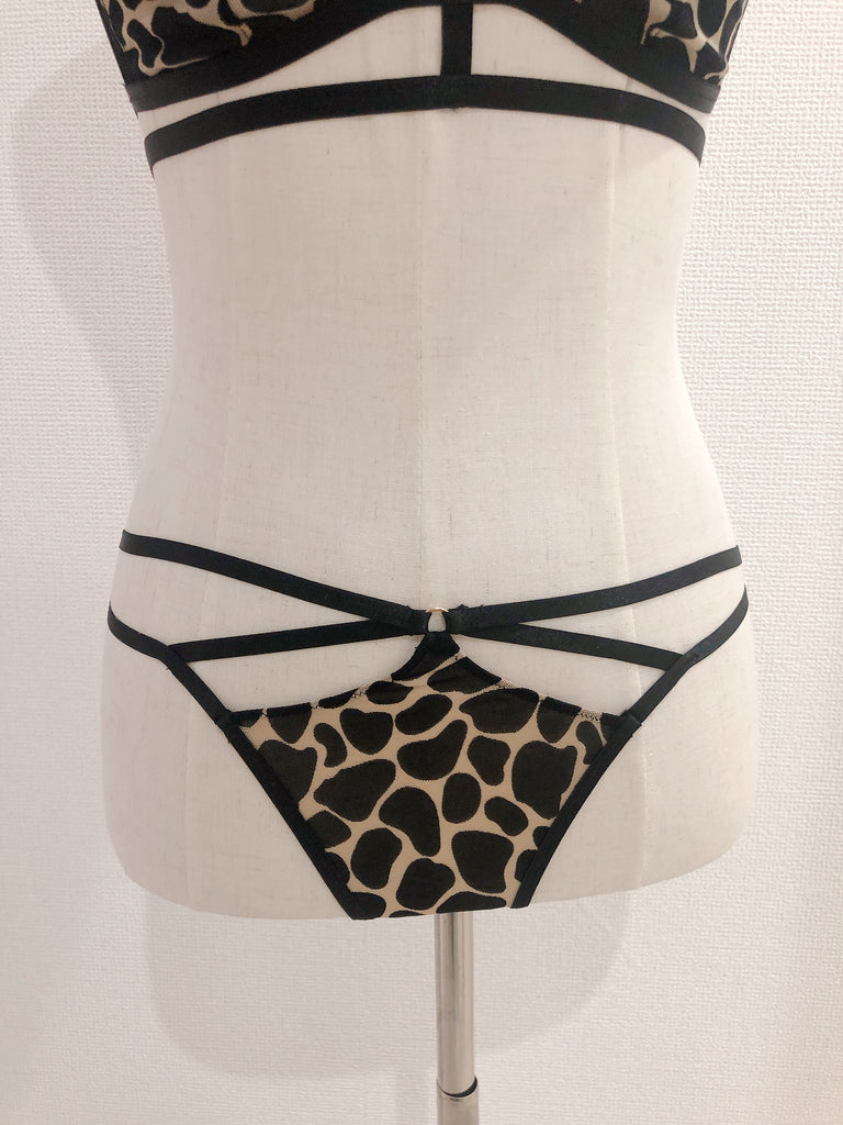 "溺愛"されるエレスチャル×レオパード ブラパンティセット