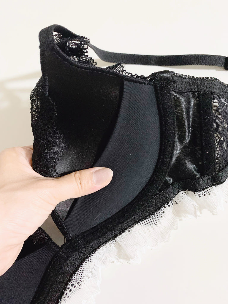 【M】⧫ Black Lace with White Frill Set (Bra + Panty)