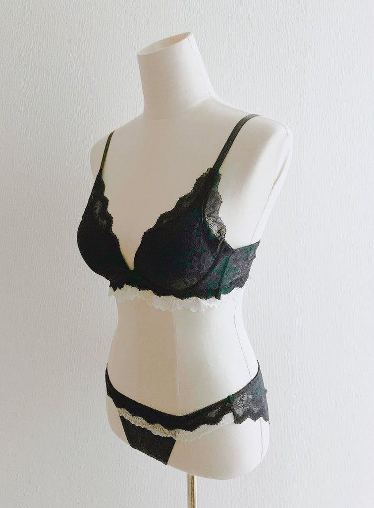 【M】⧫ Black Lace with White Frill Set (Bra + Panty)