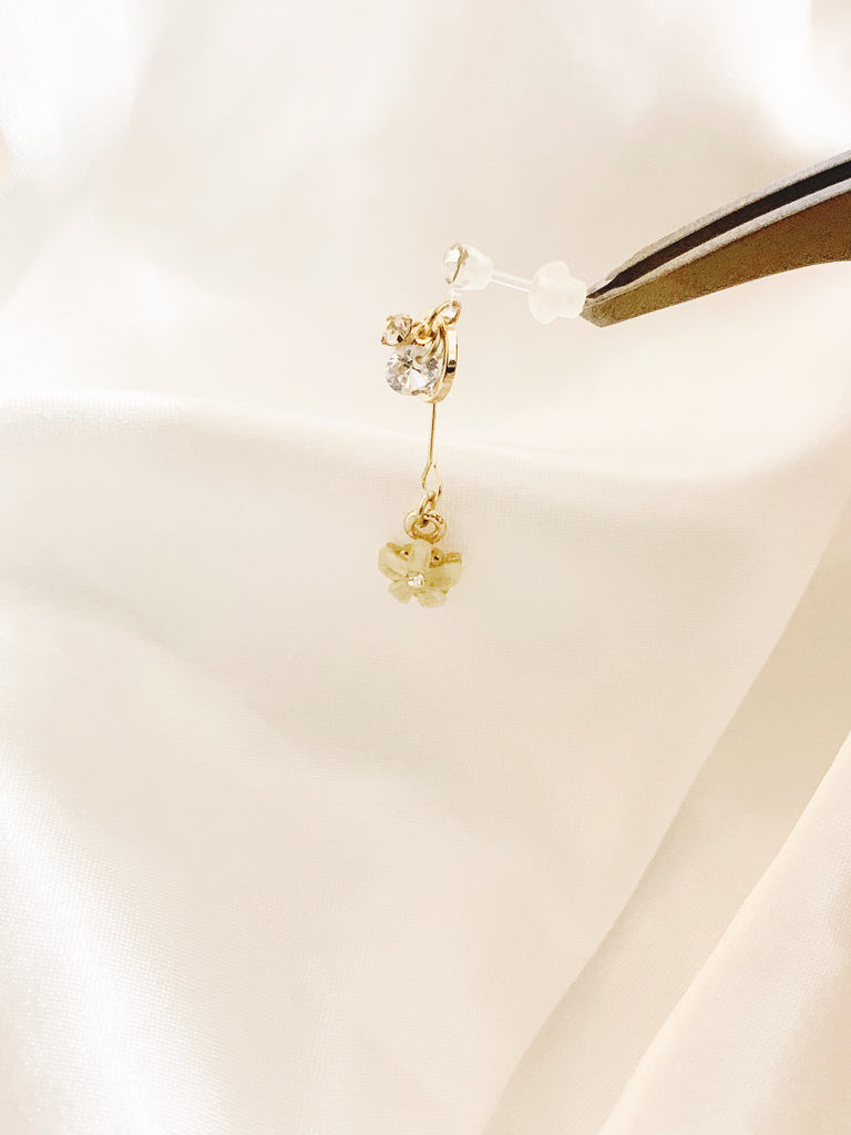 オリンピックセール¥4,990→¥1,111【金運】ムーンフラワーピアス*(diamond)